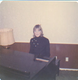 Danny Piano Chesnut 1973 6'3" Artist Concert Grand